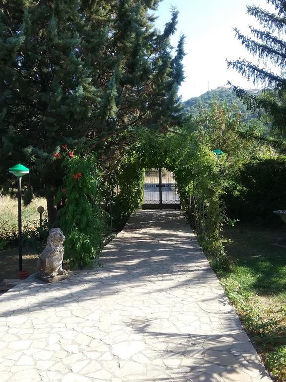 B&B Villa Damiani Brindisi di Montagna Exterior photo